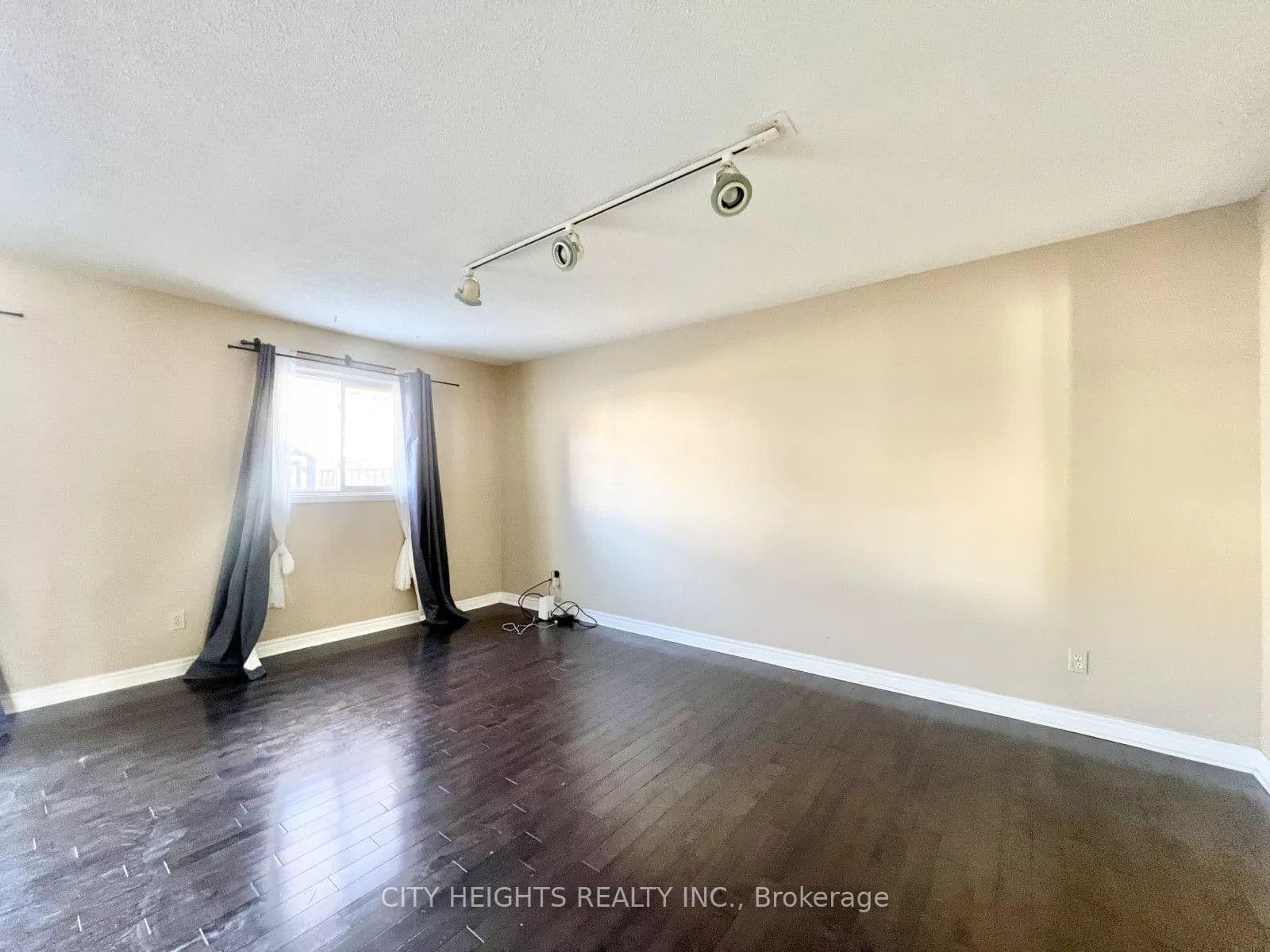 45 Hansen Road N, Unit 20 thumbnail 2
