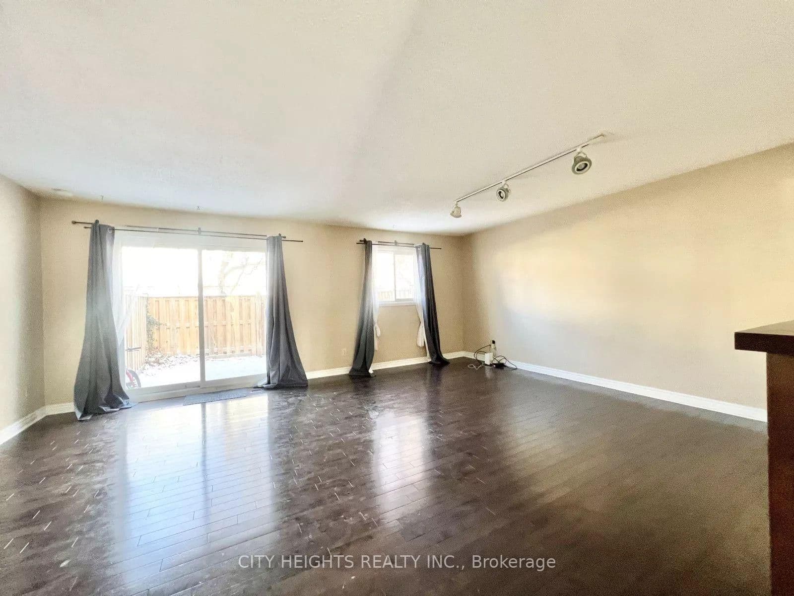 45 Hansen Road N, Unit 20 thumbnail 4