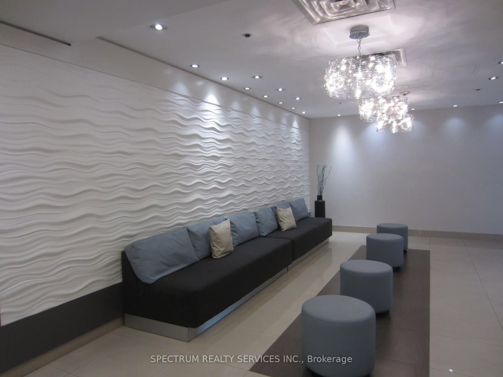 3865 Lake Shore Boulevard W, Unit 512 thumbnail 3