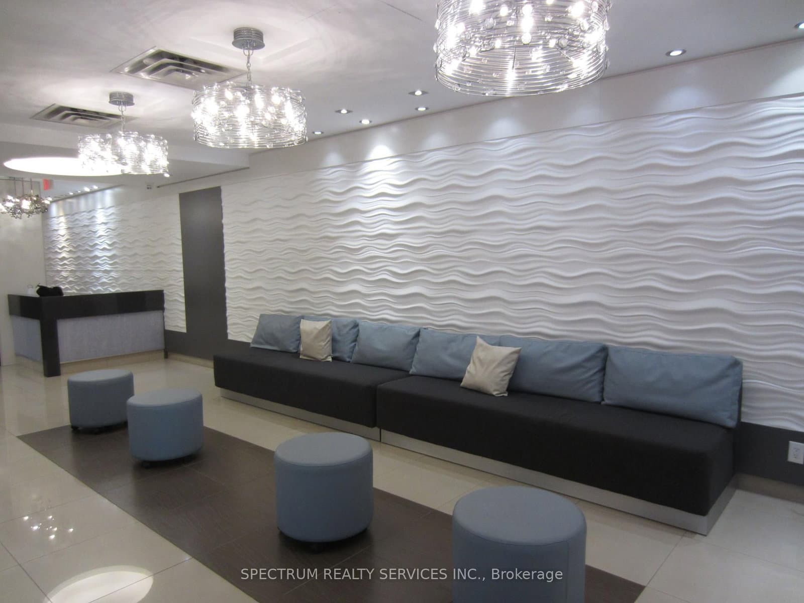 3865 Lake Shore Boulevard W, Unit 512 thumbnail 4