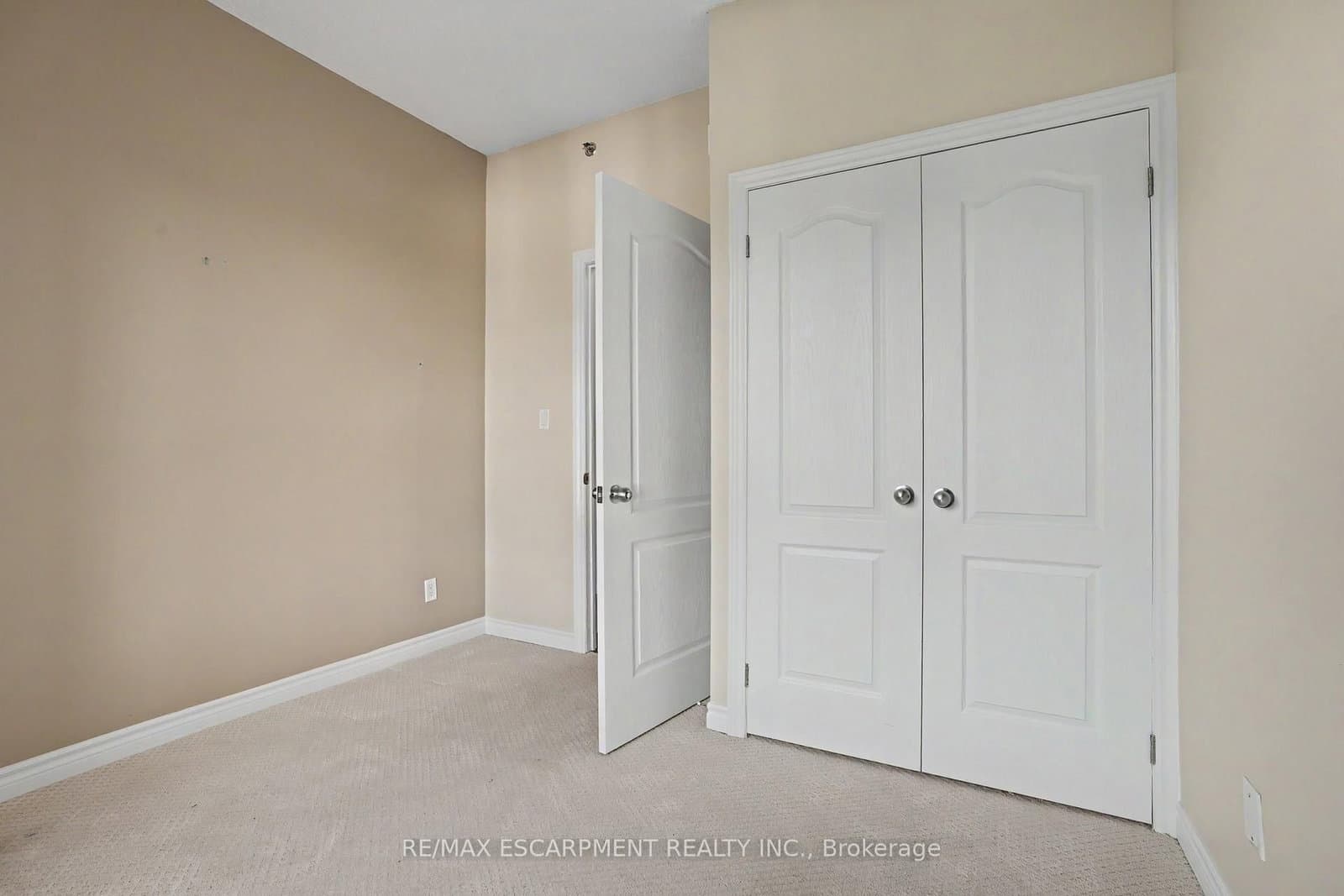 34 Plains Road E, Unit 206 thumbnail 18