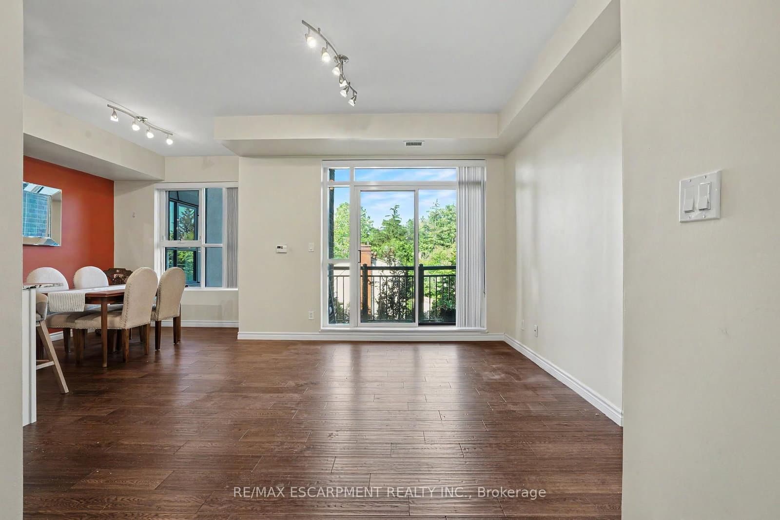 34 Plains Road E, Unit 206 thumbnail 5