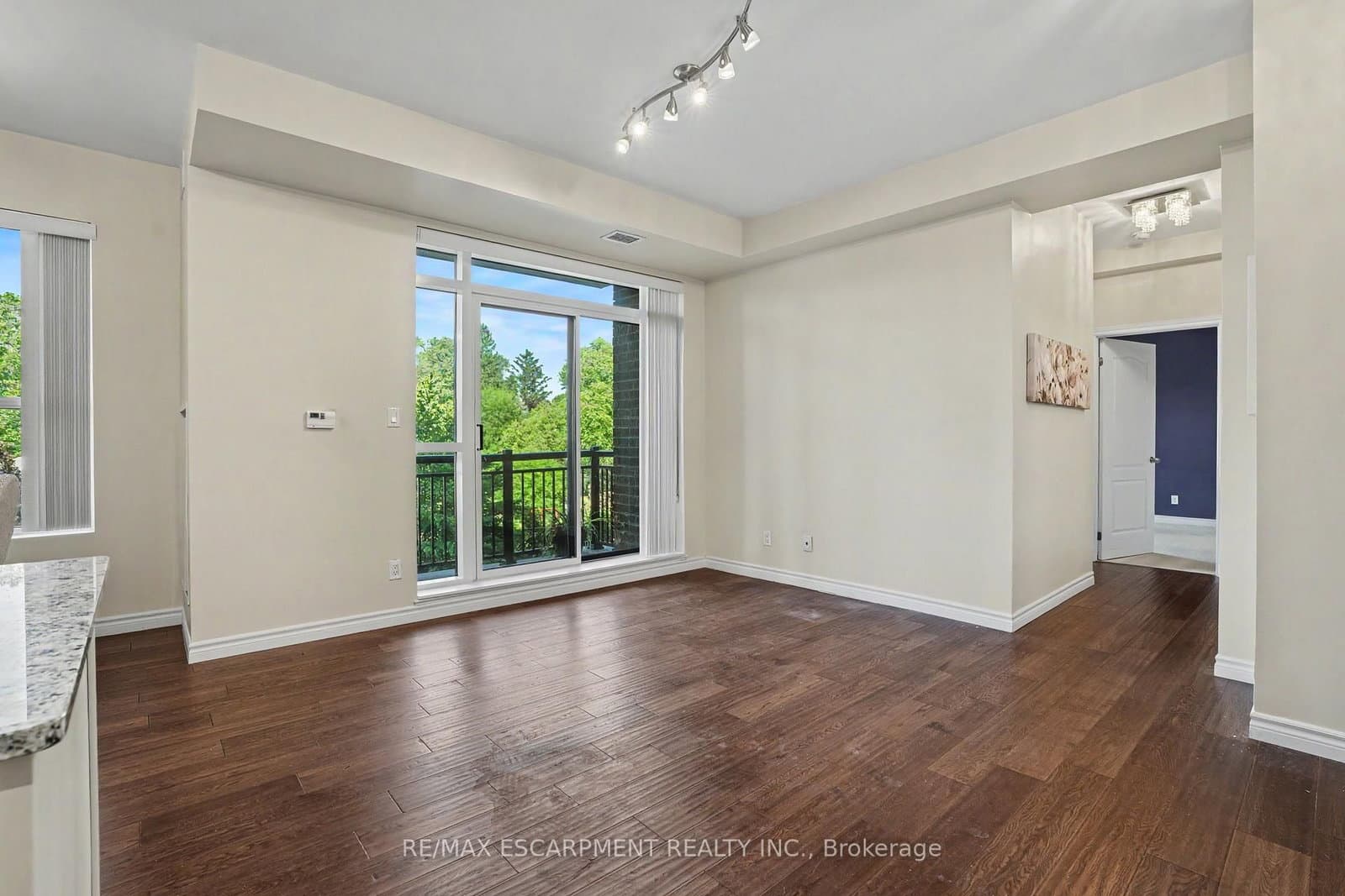 34 Plains Road E, Unit 206 thumbnail 7