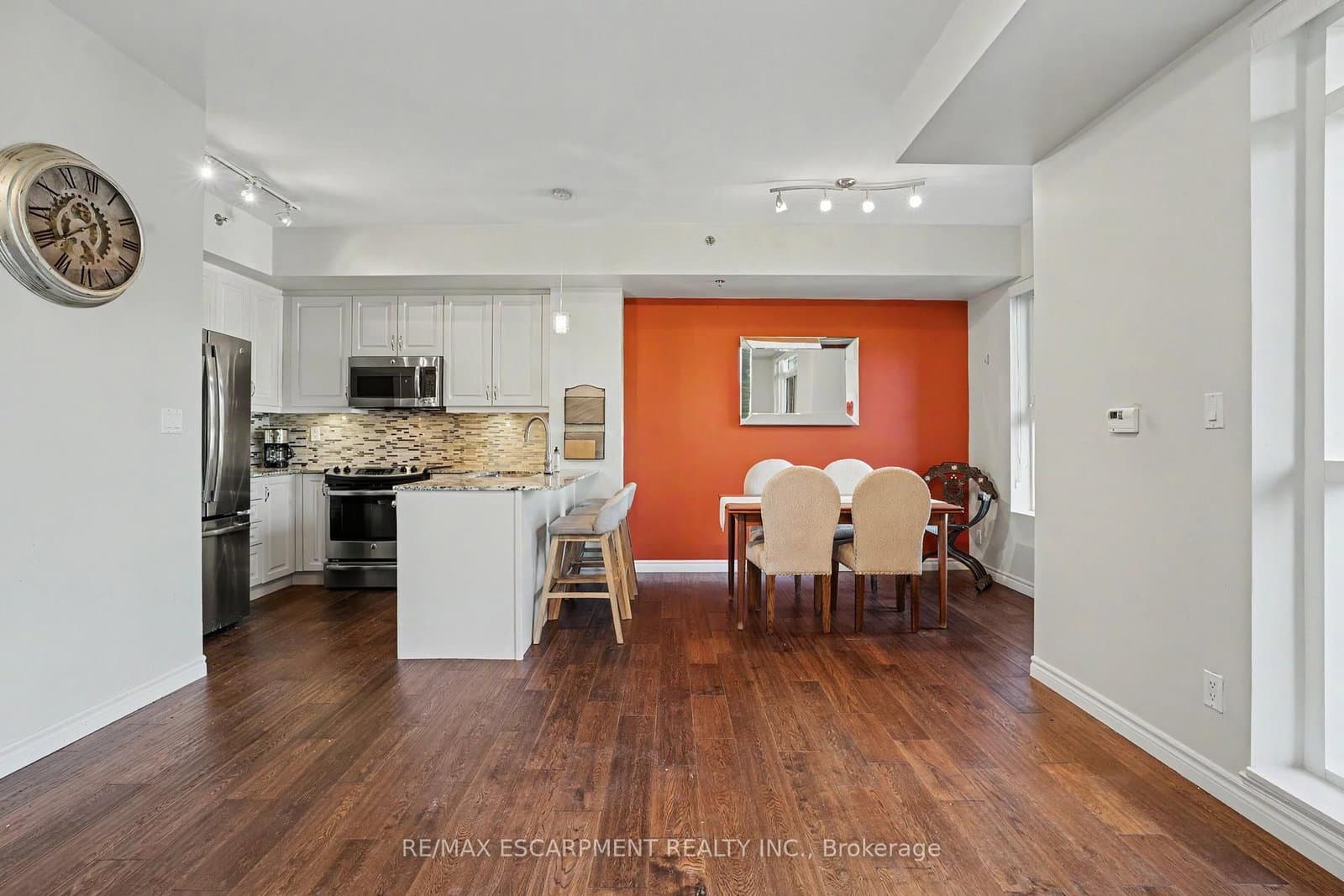 34 Plains Road E, Unit 206 thumbnail 8