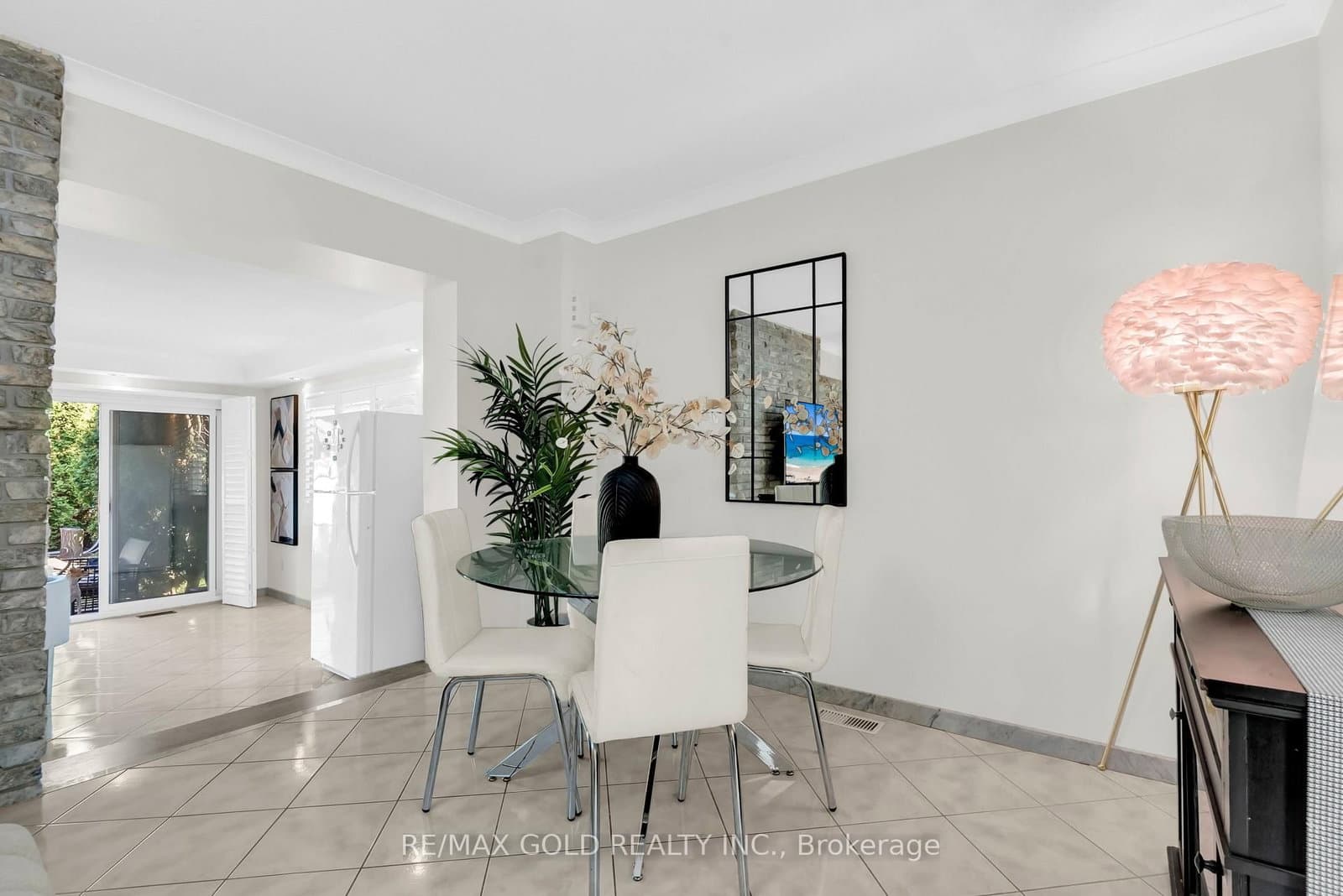 2520 Constable Road thumbnail 9