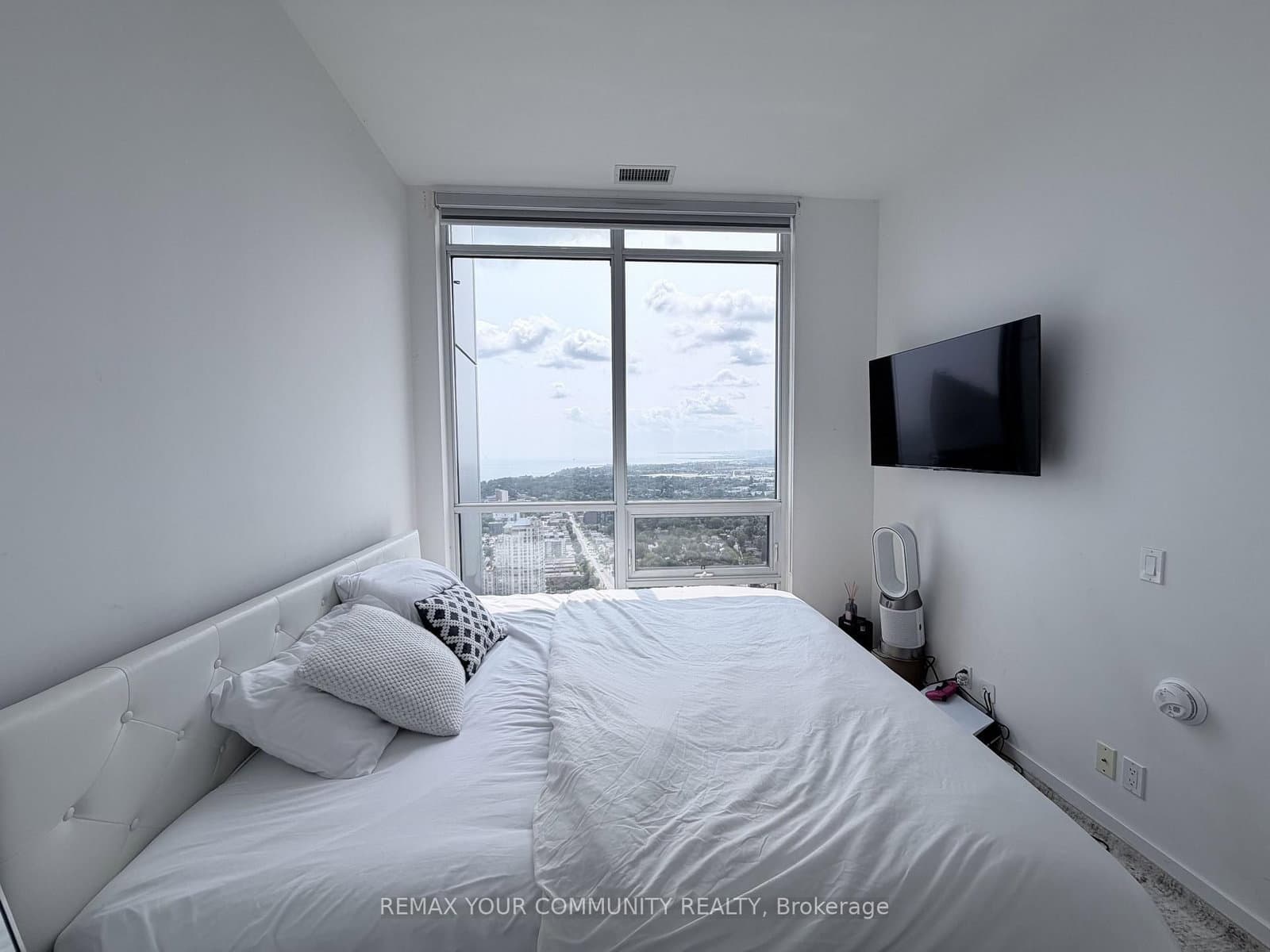 2220 Lakeshore Boulevard, Unit PH2 thumbnail 13