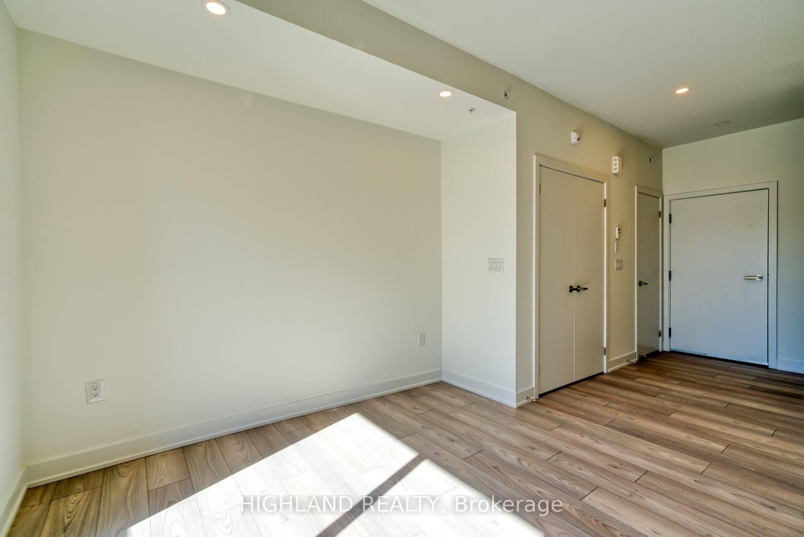 3473 Widdicombe Way, Unit 7 thumbnail 7
