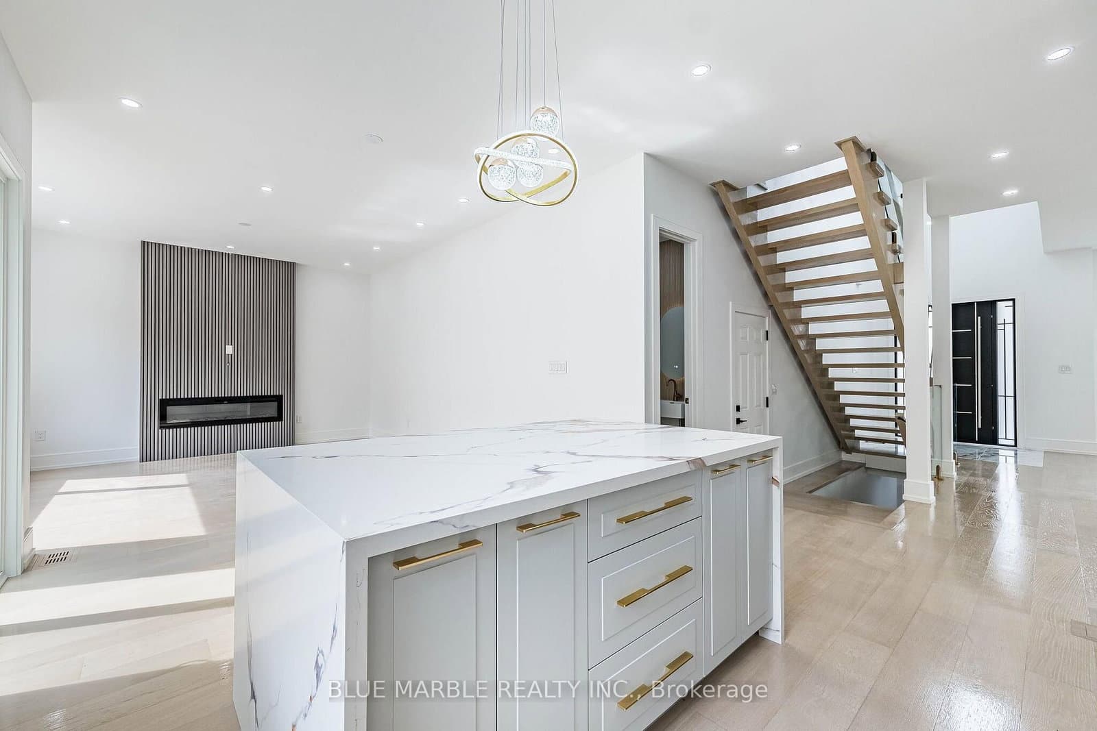 320 Kingsleigh Court thumbnail 14