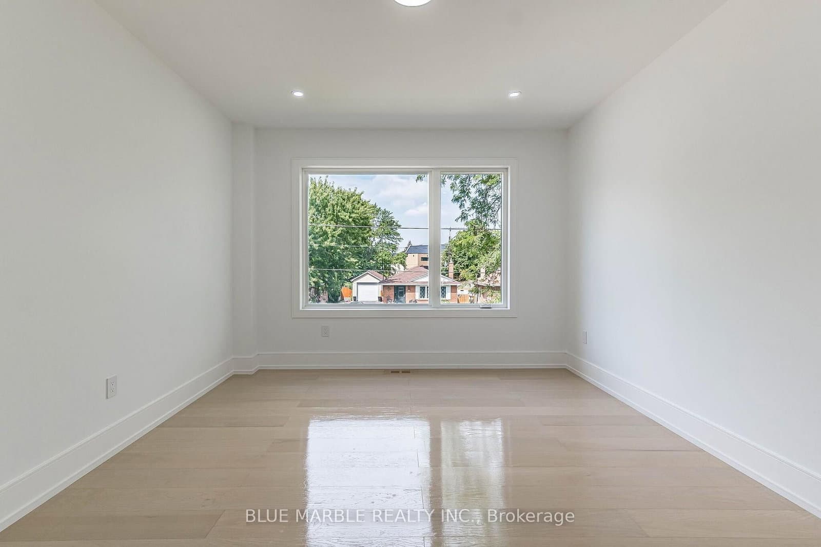 320 Kingsleigh Court thumbnail 34