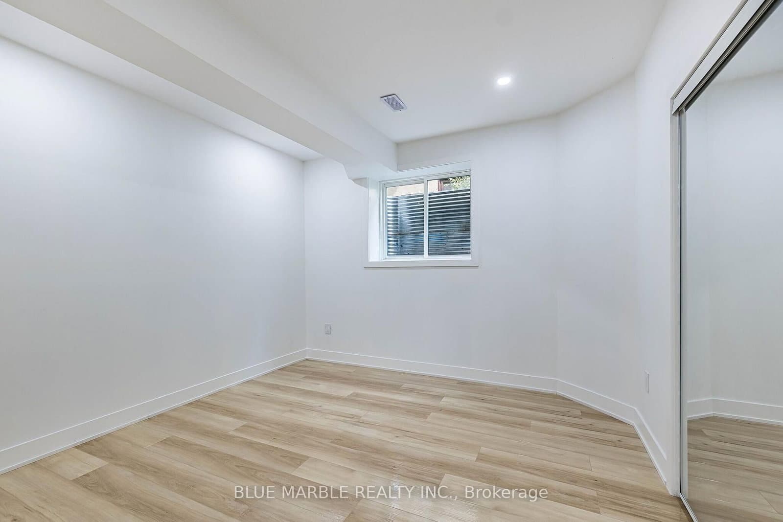 320 Kingsleigh Court thumbnail 43