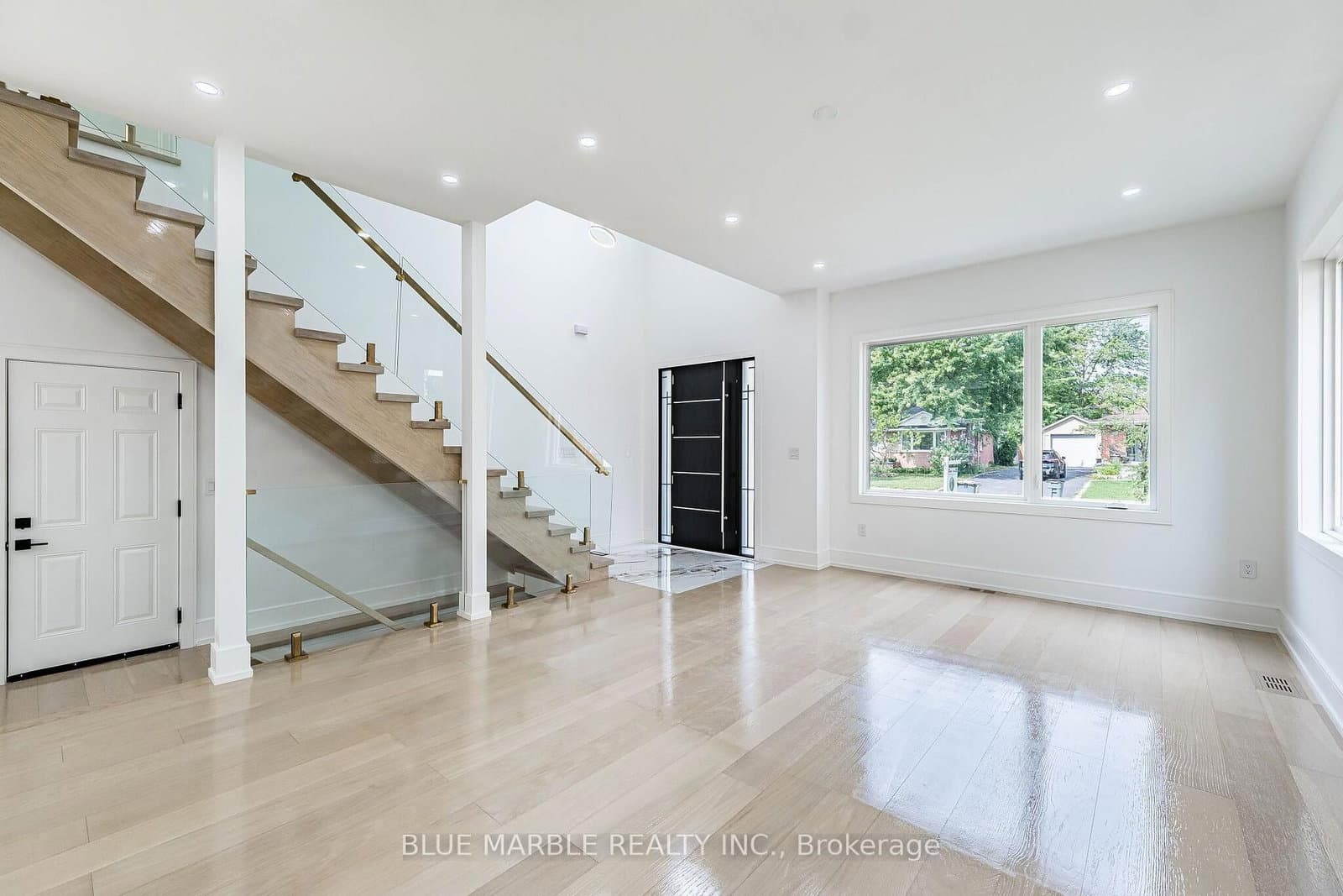 320 Kingsleigh Court thumbnail 9