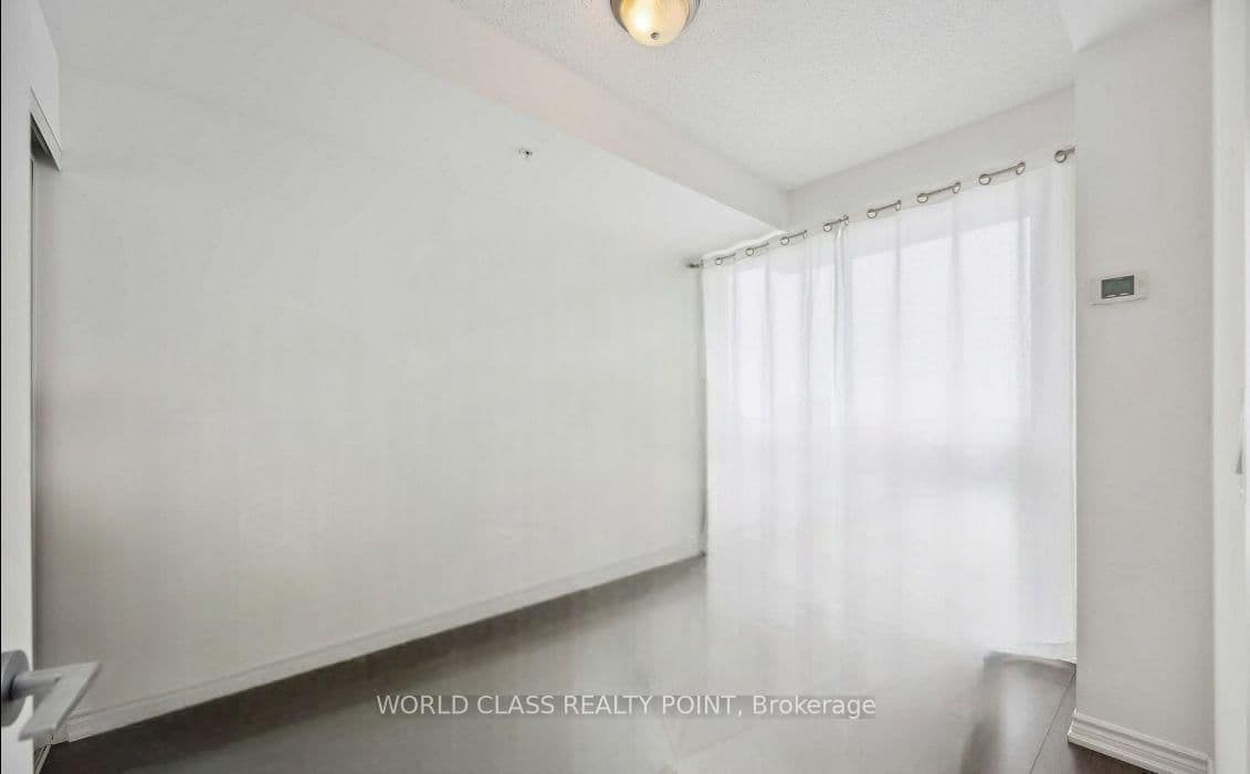 15 James Finlay Way, Unit 806 thumbnail 13