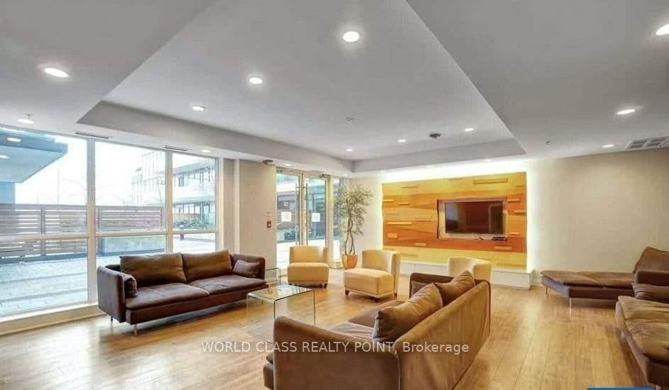 15 James Finlay Way, Unit 806 thumbnail 4