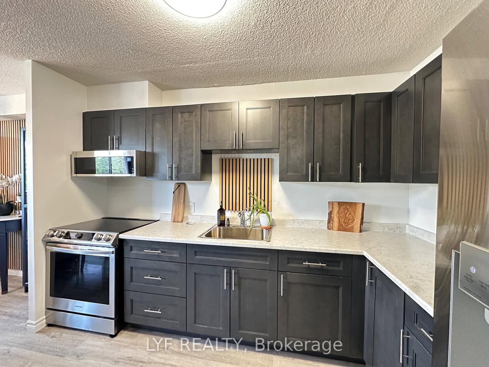 81 MILLSIDE Drive, Unit 401 thumbnail 6
