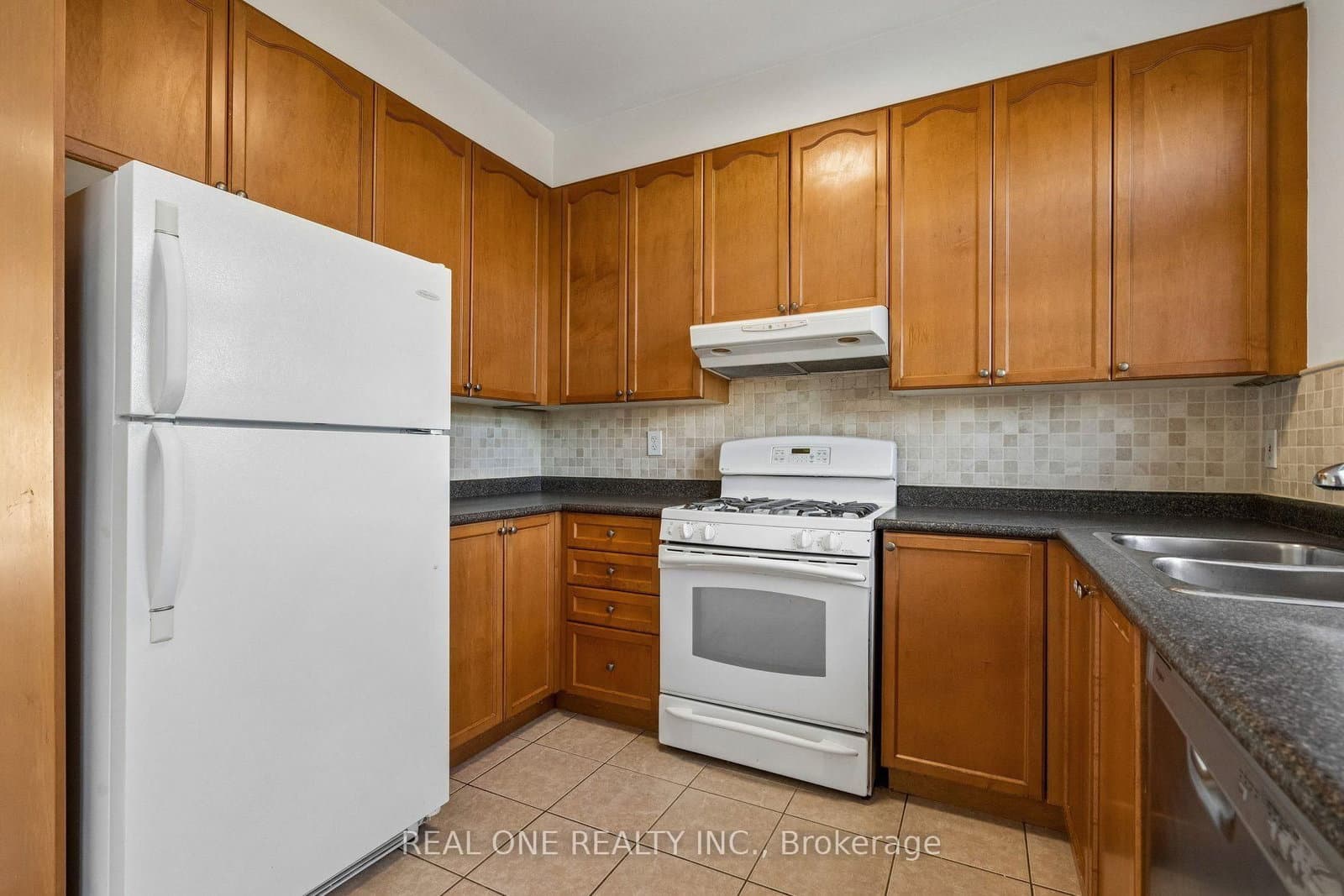 2350 Sutton Drive thumbnail 16