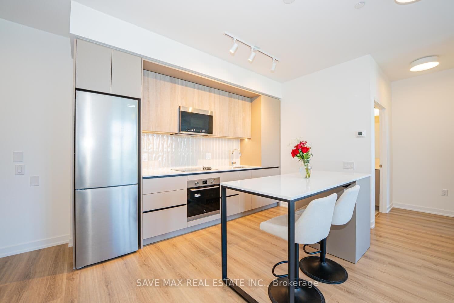 2485 Eglinton Avenue W, Unit 402 thumbnail 11