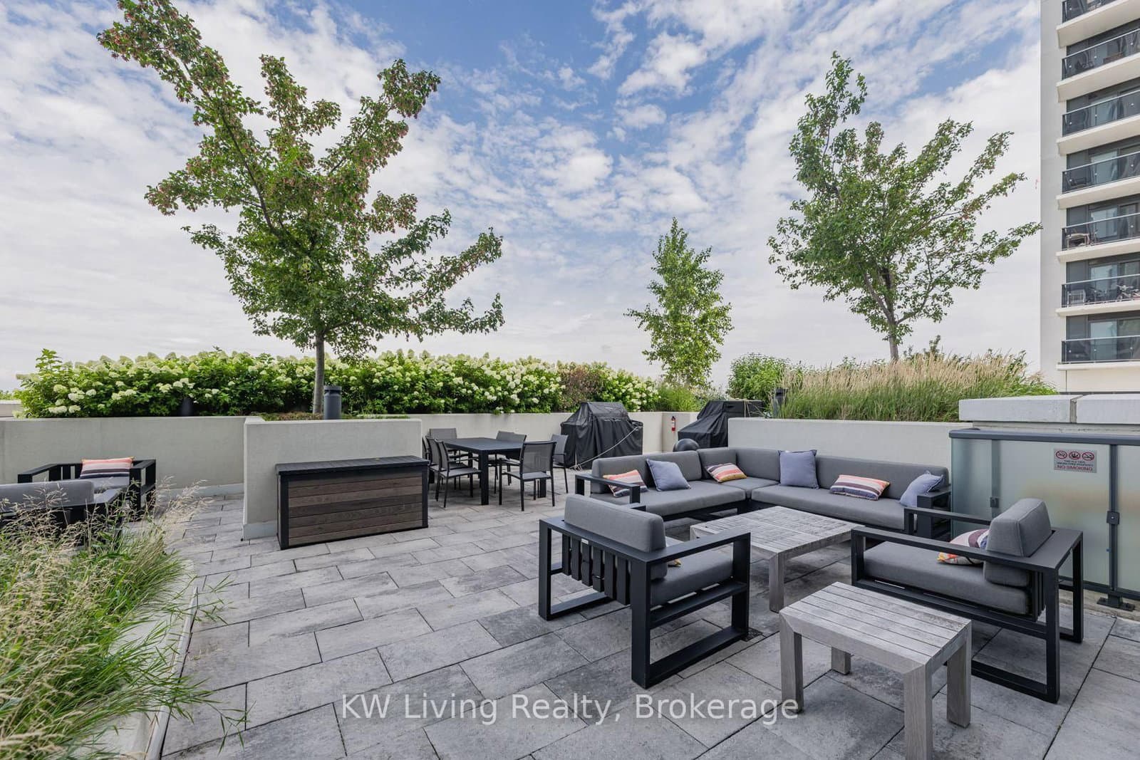 30 Samuel Wood Way, Unit 2009 thumbnail 30