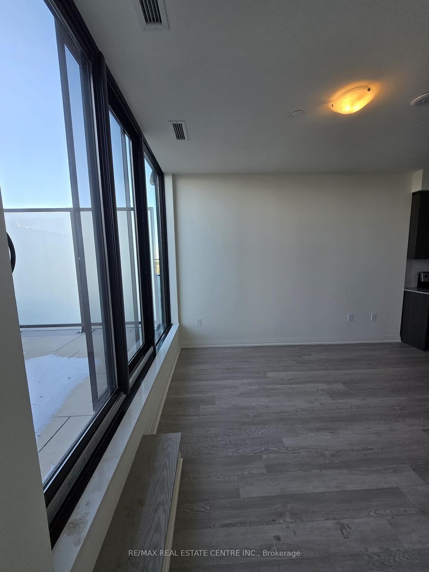 1415 Dundas Street S, Unit 701 thumbnail 11