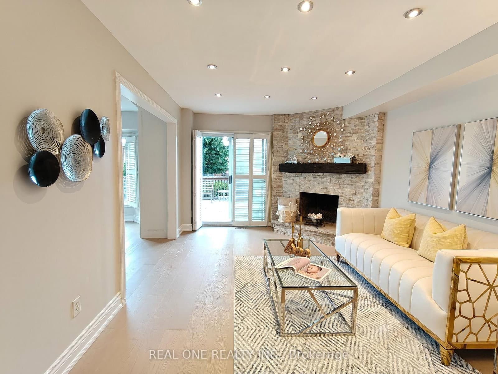 476 Bud Gregory Boulevard thumbnail 2
