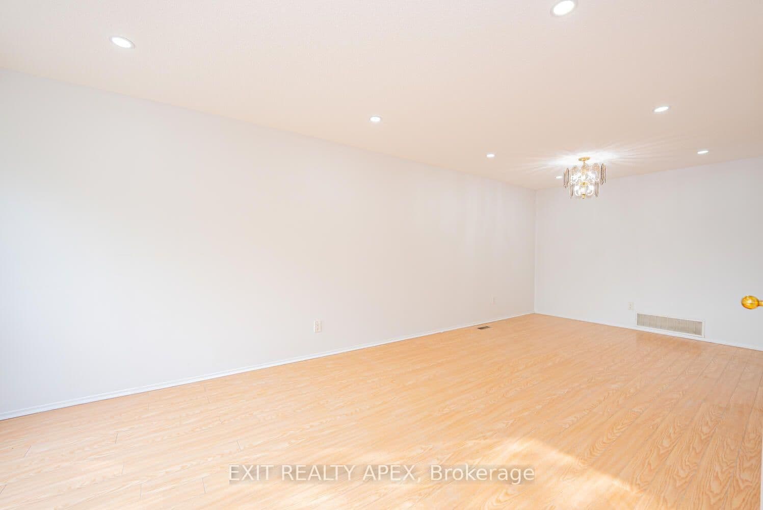 122 Centre Street N thumbnail 10