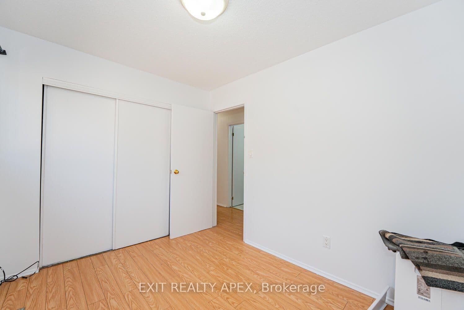 122 Centre Street N thumbnail 24