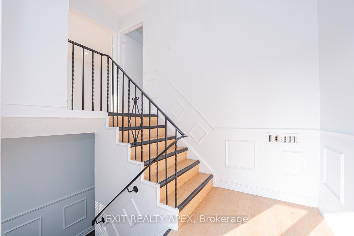 122 Centre Street N thumbnail 7