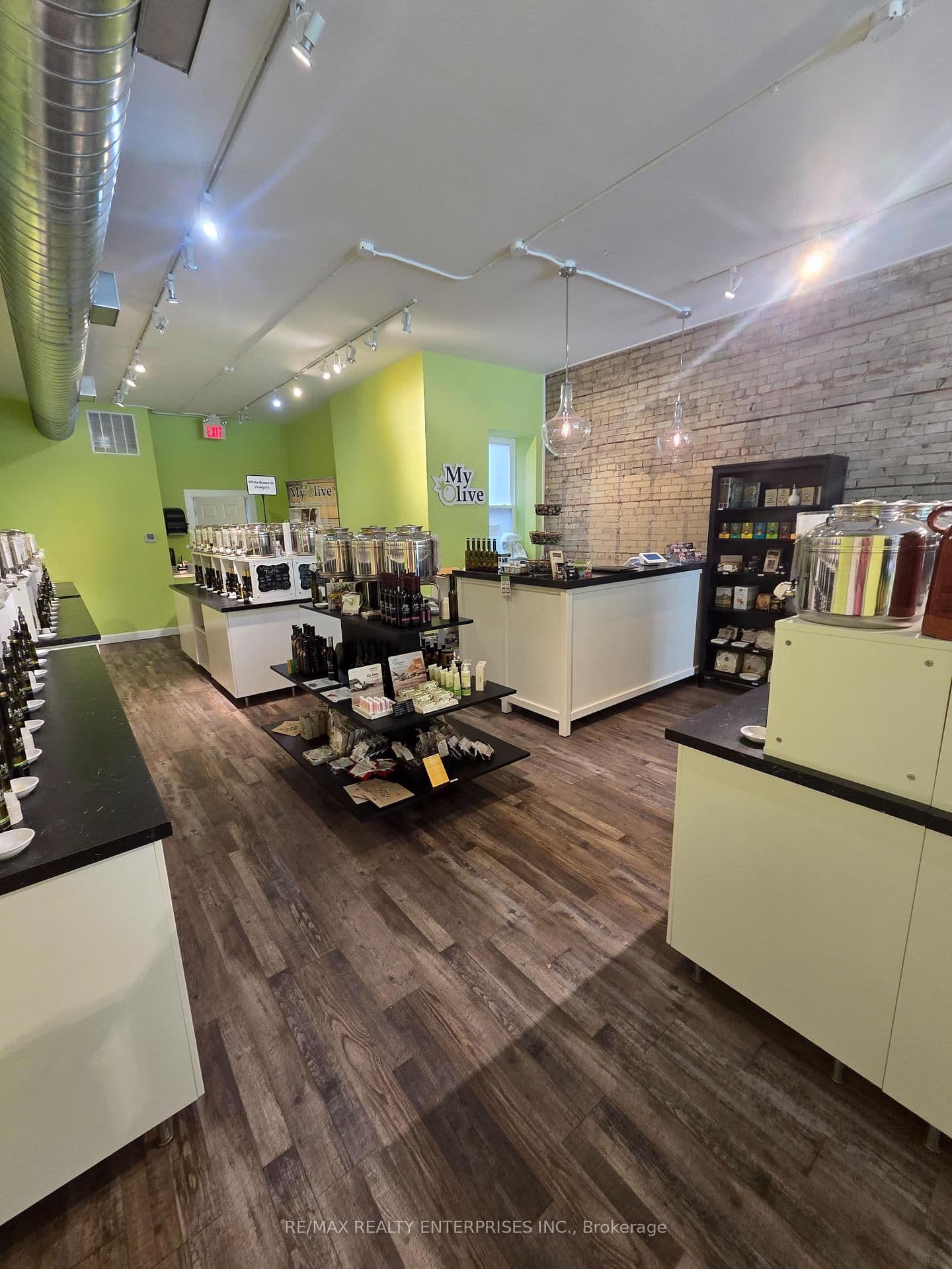 151 Roncesvalles Avenue thumbnail 4