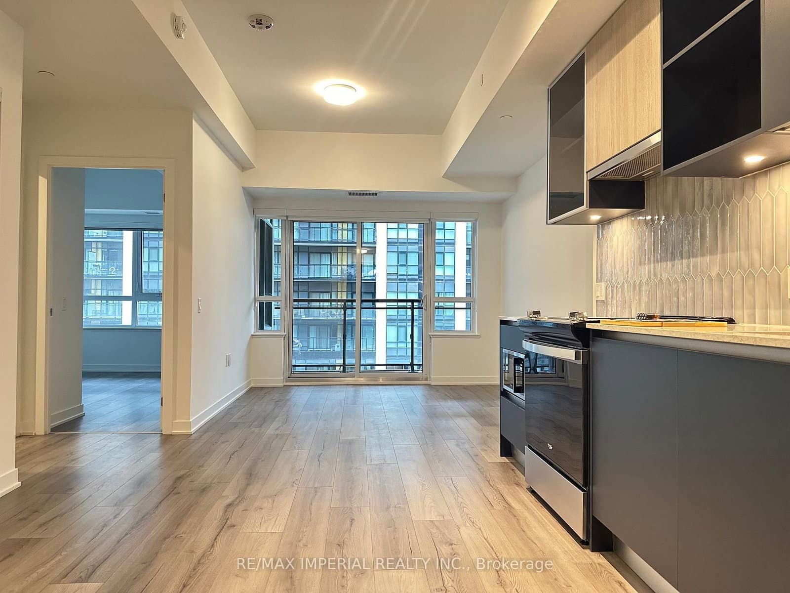 395 Dundas Street W, Unit 523 thumbnail 11