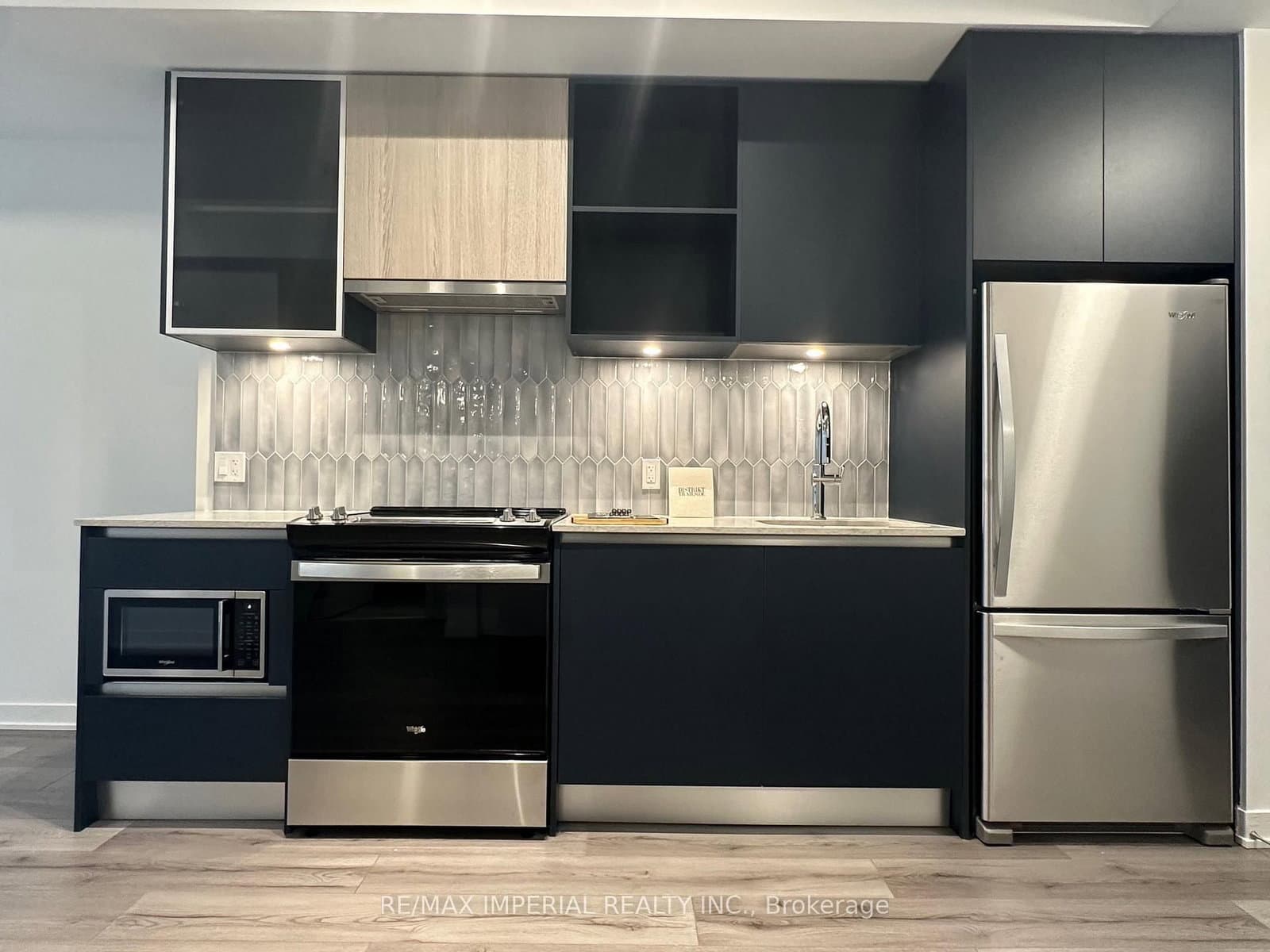 395 Dundas Street W, Unit 523 thumbnail 12