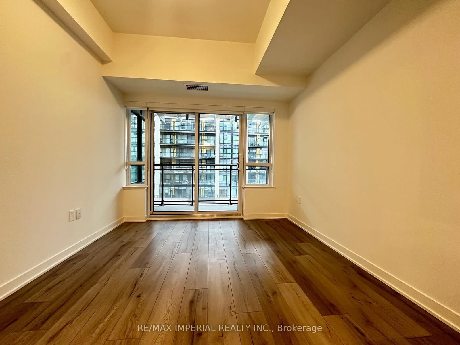 395 Dundas Street W, Unit 523 thumbnail 13