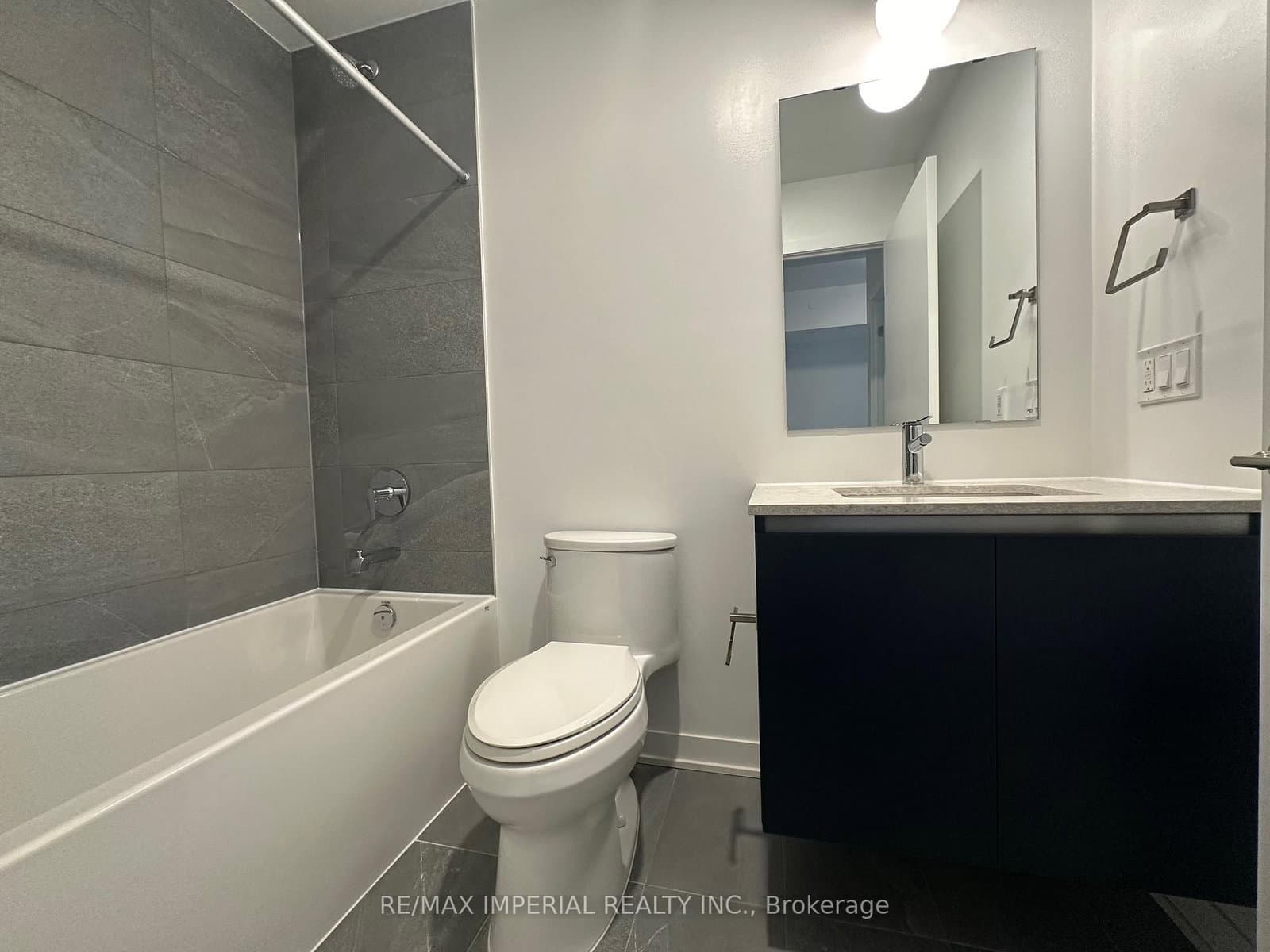 395 Dundas Street W, Unit 523 thumbnail 21