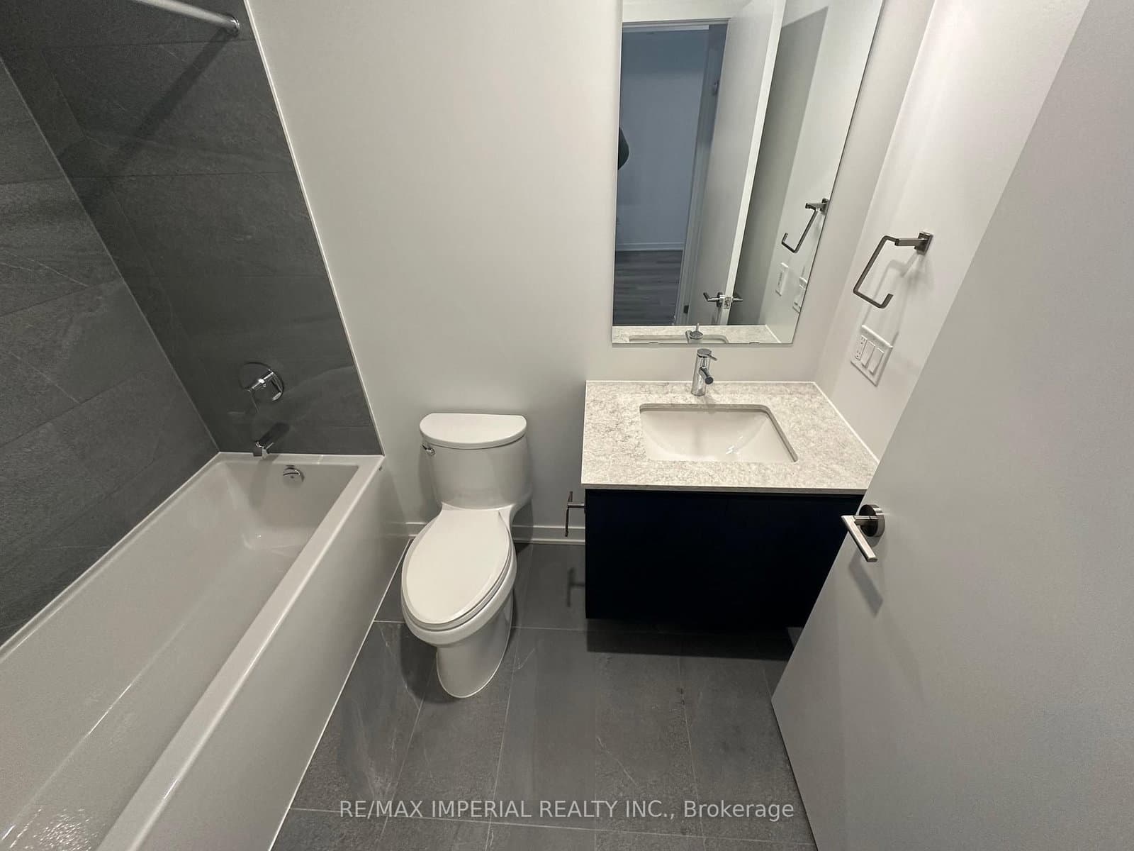 395 Dundas Street W, Unit 523 thumbnail 22
