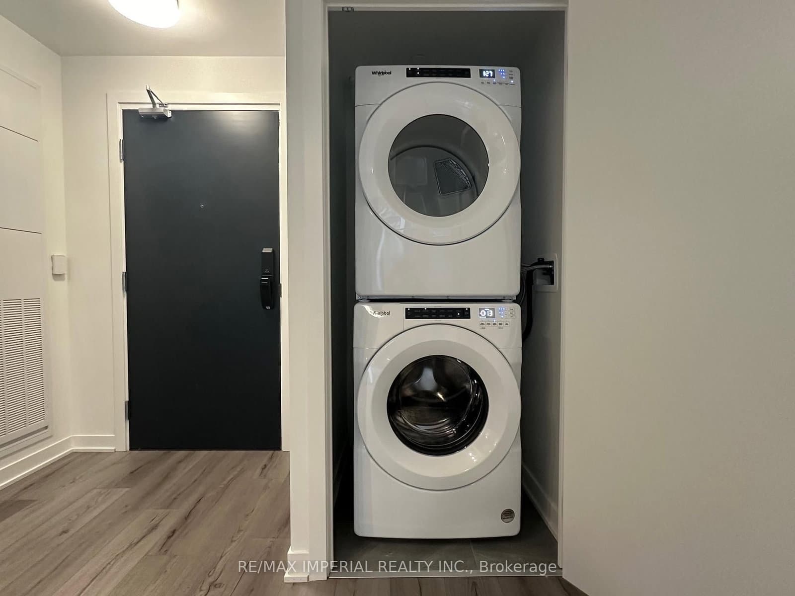 395 Dundas Street W, Unit 523 thumbnail 23
