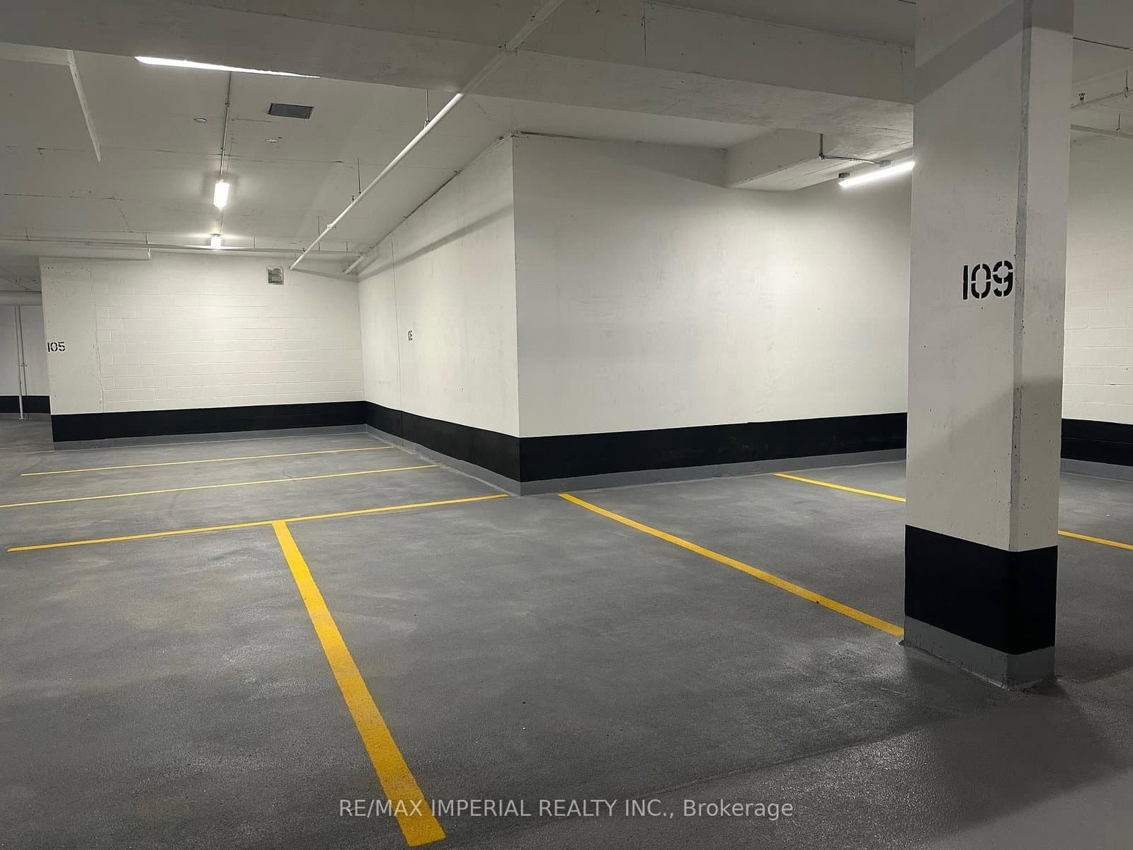 395 Dundas Street W, Unit 523 thumbnail 24