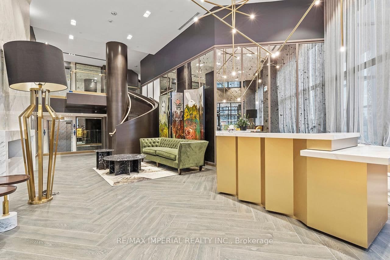 395 Dundas Street W, Unit 523 thumbnail 3