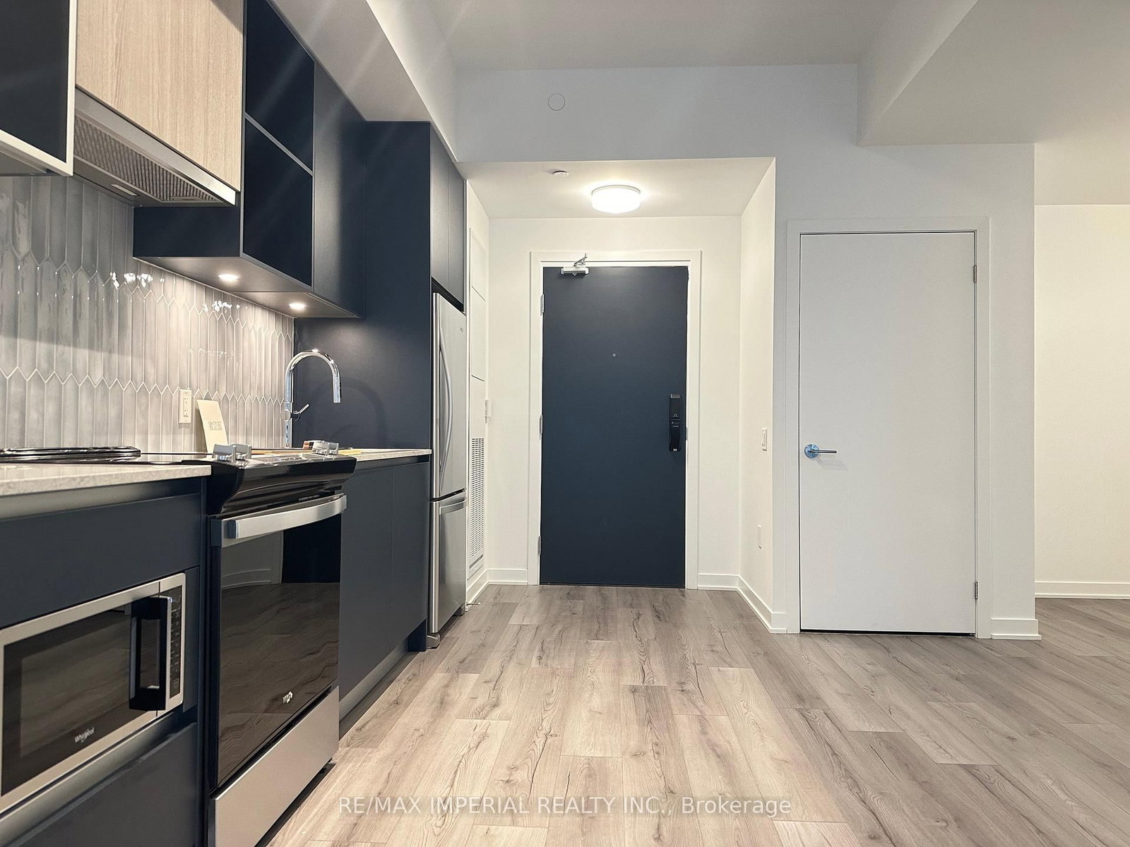 395 Dundas Street W, Unit 523 thumbnail 9