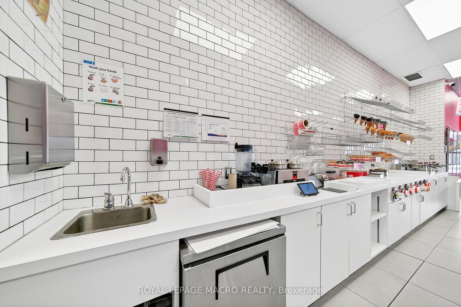 380 Dundas Street E, Unit D9 thumbnail 13