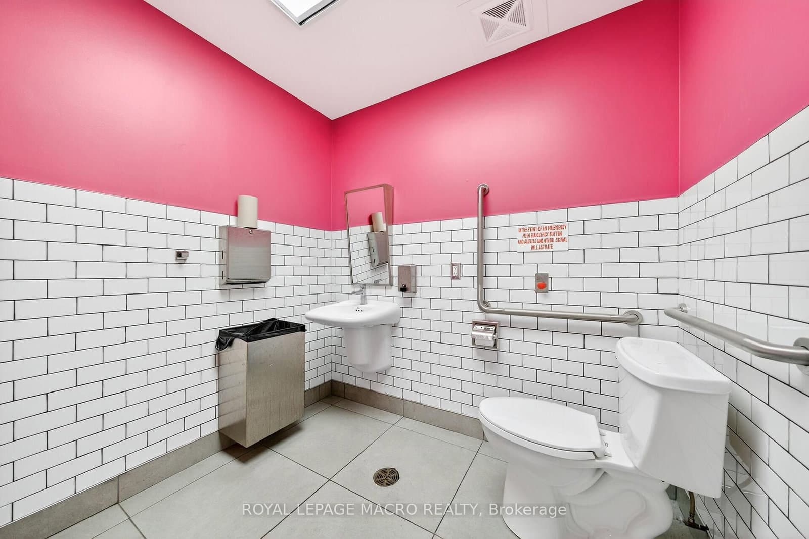 380 Dundas Street E, Unit D9 thumbnail 31