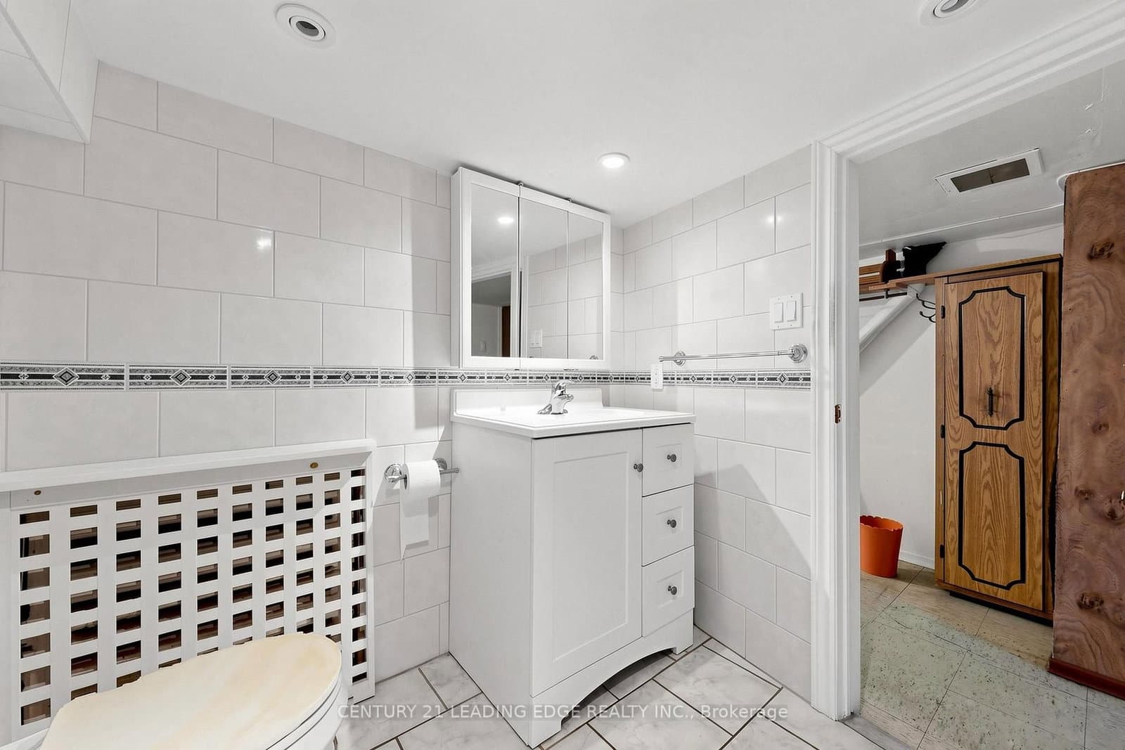 180 Gilbert Avenue thumbnail 28