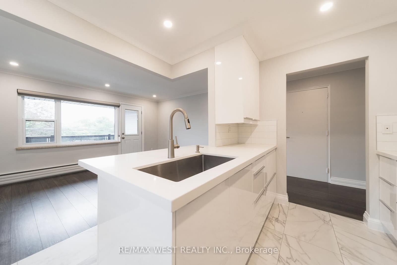 237 Melrose Street, Unit 7 thumbnail 3