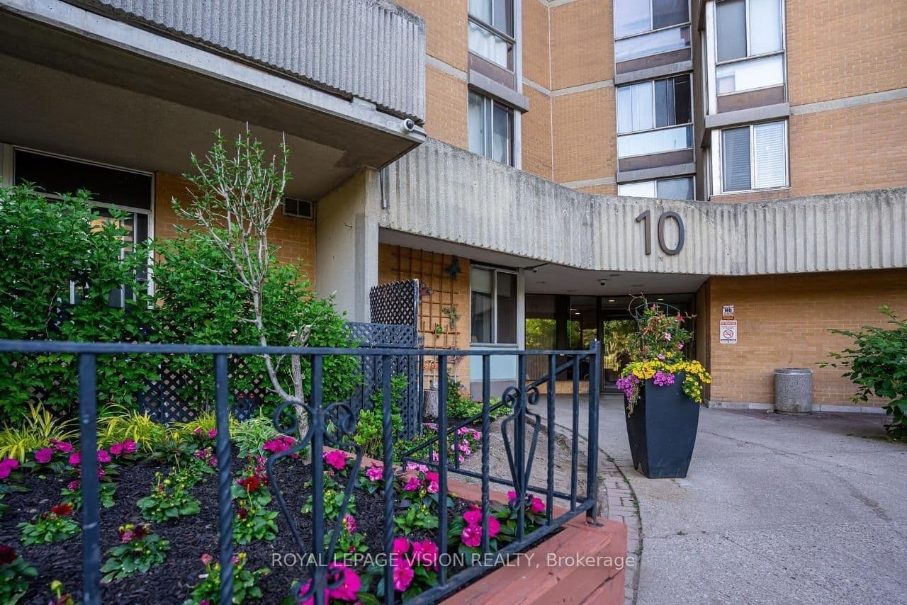 10 Martha Eaton Way S, Unit 2107 thumbnail 3