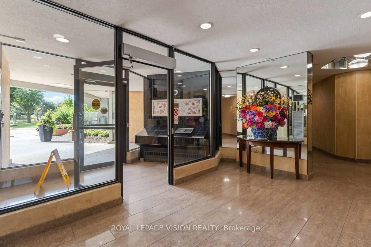 10 Martha Eaton Way S, Unit 2107 thumbnail 4