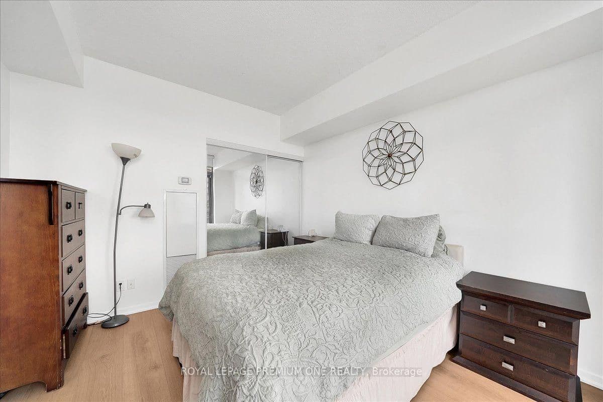 103 The Queensway, Unit 901 thumbnail 10