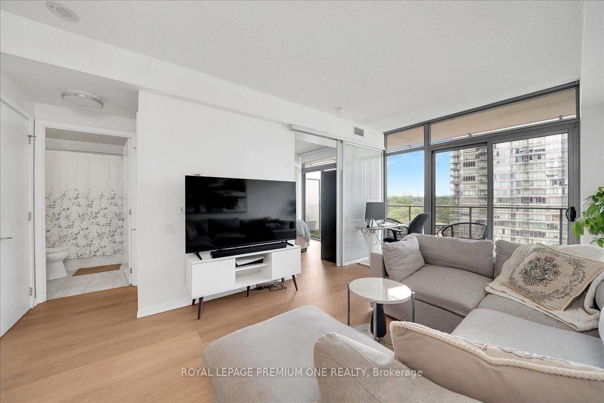103 The Queensway, Unit 901 thumbnail 7