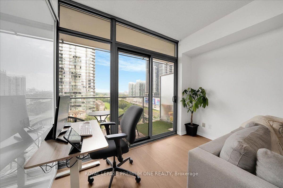 103 The Queensway, Unit 901 thumbnail 8