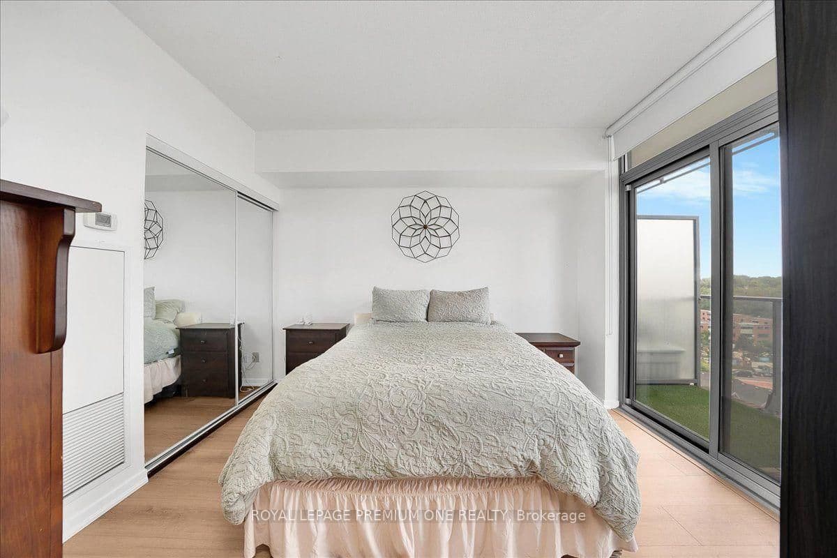 103 The Queensway, Unit 901 thumbnail 9