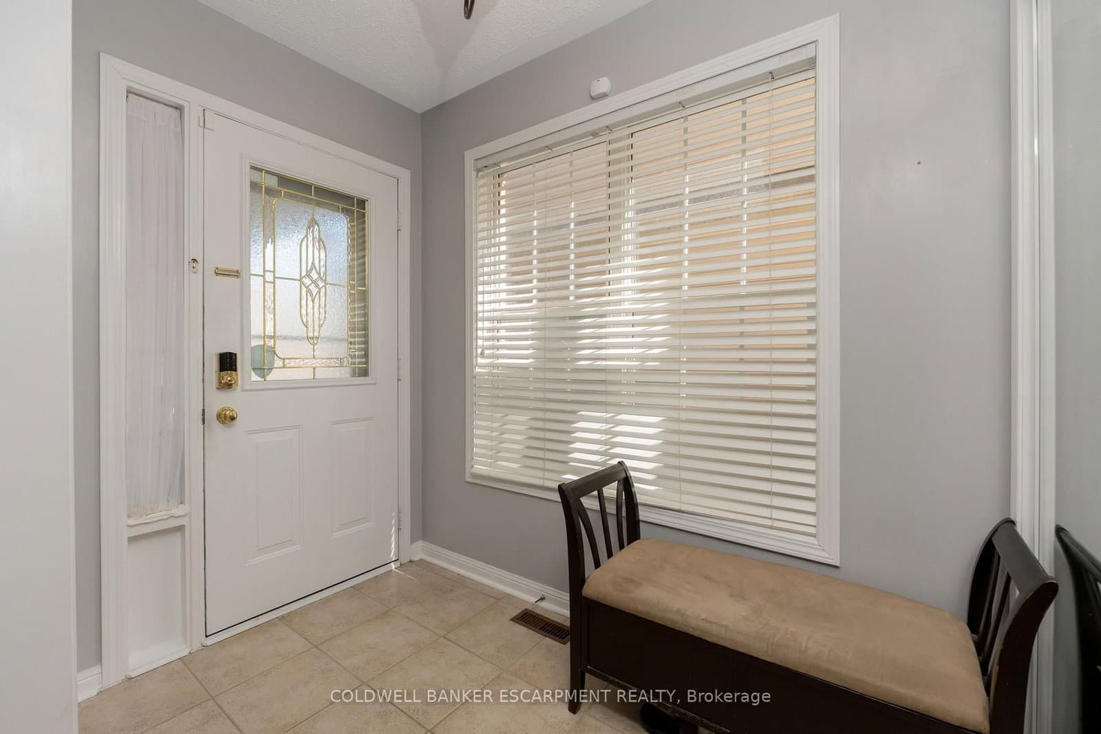 593 Caverhill Crescent thumbnail 5