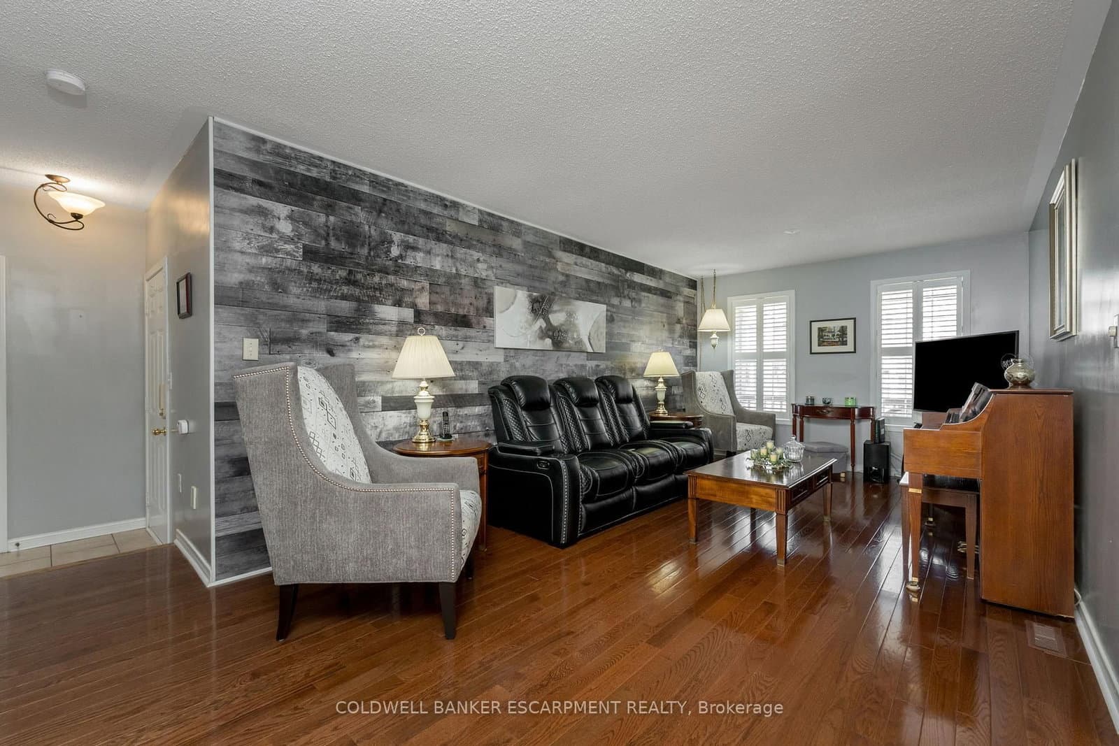 593 Caverhill Crescent thumbnail 6