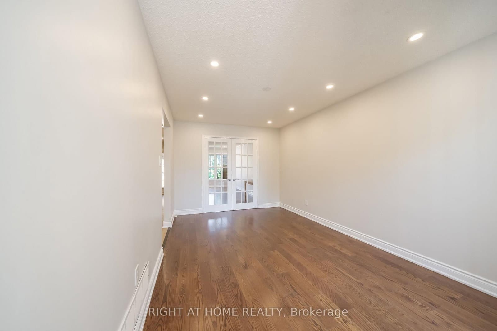 345 Mill Street S thumbnail 16