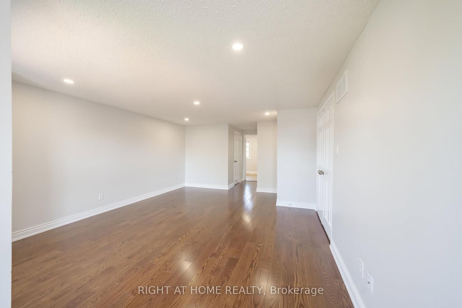 345 Mill Street S thumbnail 21